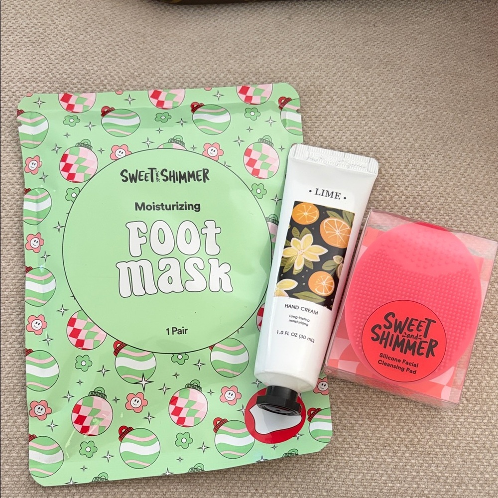 Sweet & Shimmer Foot Mask and Facial Cleansing Pad Set